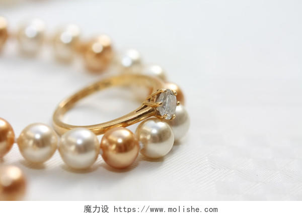 钻石戒指订婚戒指结婚戒指珍珠项链金色珍珠饰品